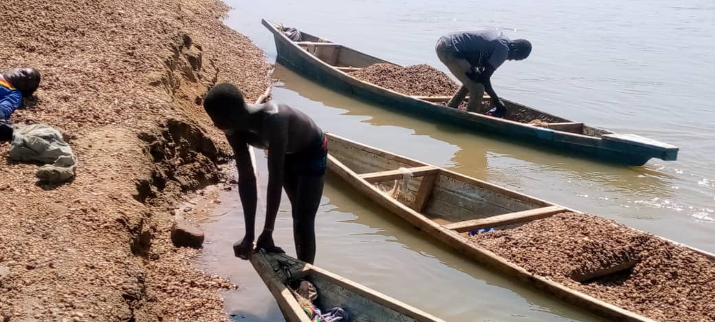 A la découverte des “pêcheurs de graviers” de Laï 1