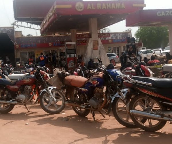 Hausse des prix du carburant : l’Adc invite les citoyens à une prise de conscience pour des actions collectives d’envergure