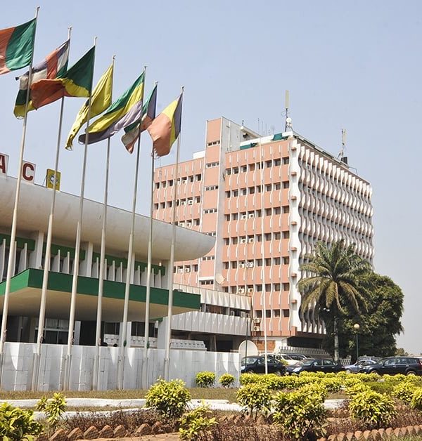 Nuages sombres dans le ciel de la zone Cemac
