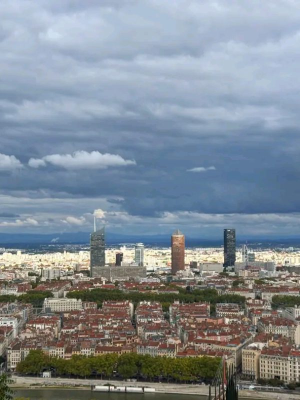 La tempête Benjamin balaie la France, quelques blessés légers