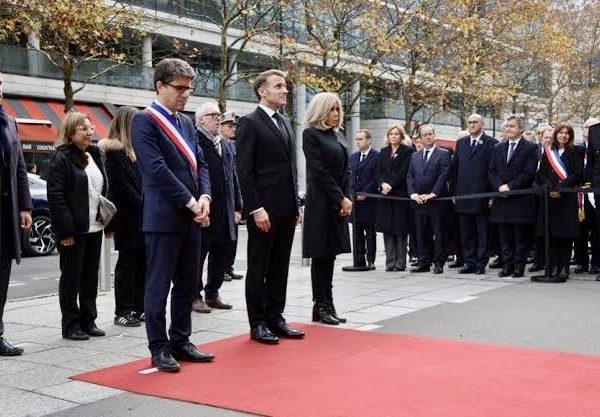 13 novembre 2015 : Dix ans après, la France se recueille en hommage aux victimes