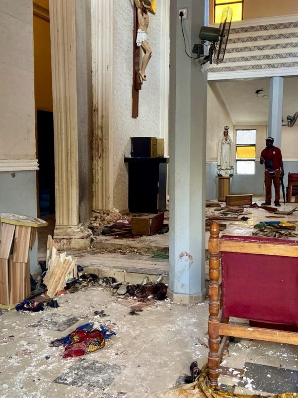 Nigeria : une attaque d’église en direct fait deux morts et suscite l’effroi
