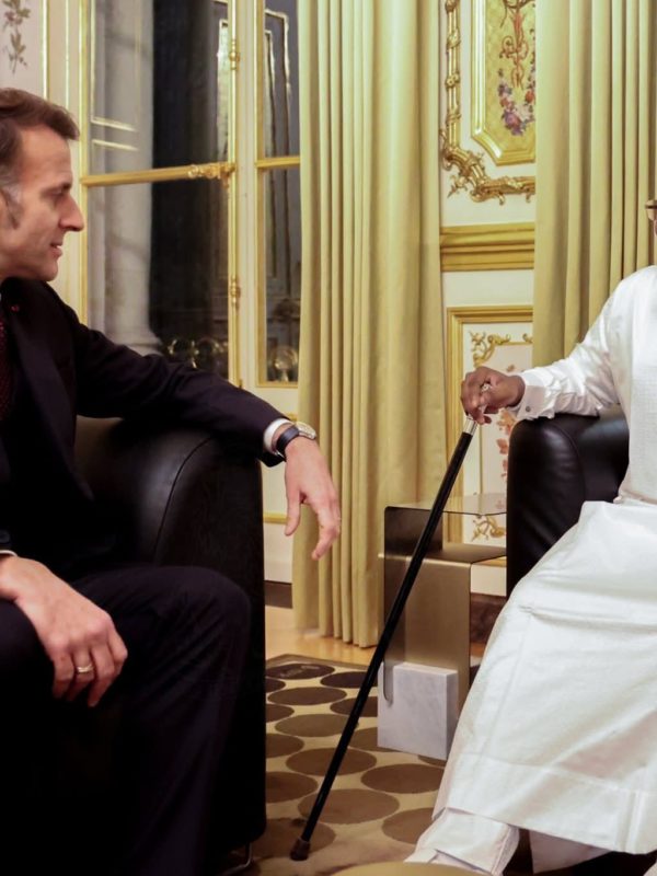 Mahamat Deby et Emmanuel Macron : un huis clos sanctionné par un communiqué conjoint