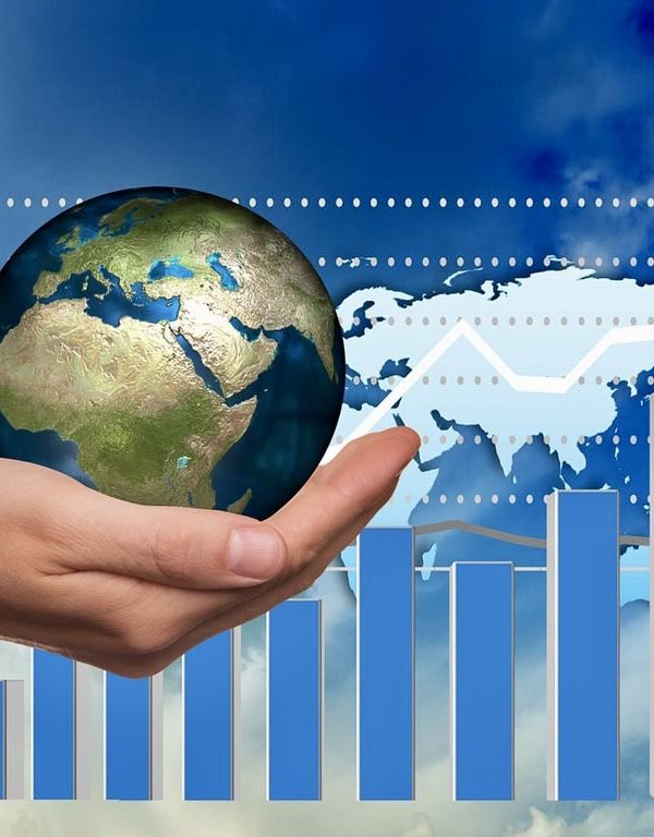 L’économie mondiale fait preuve de résilience dans un contexte commercial et politique historiquement incertain