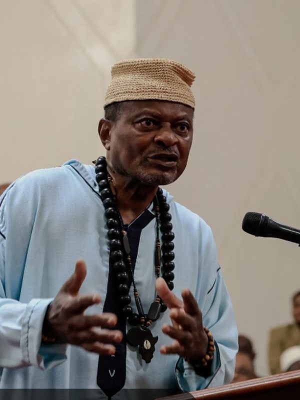 Au Cameroun : Les autorités qualifient la mort de l’opposant Anicet Ekane de « cause naturelle ».