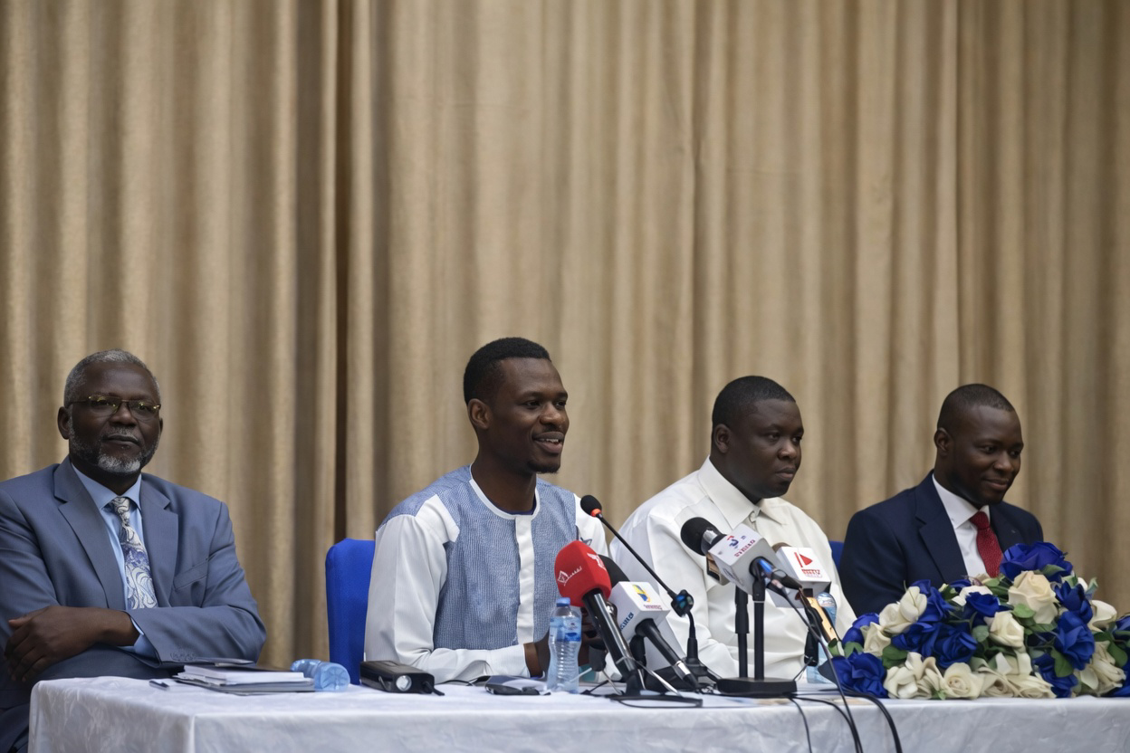 Littérature : Josué Boguina publie « L’oiseau qui vole aussi haut que son ombre » 1 Littérature : Josué Boguina publie « L’oiseau qui vole aussi haut que son ombre » 1