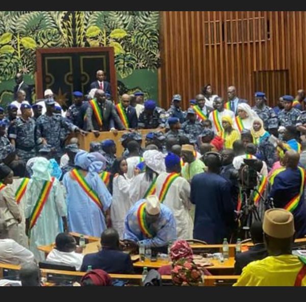 Sénégal : la réforme du Code électoral ravive les tensions