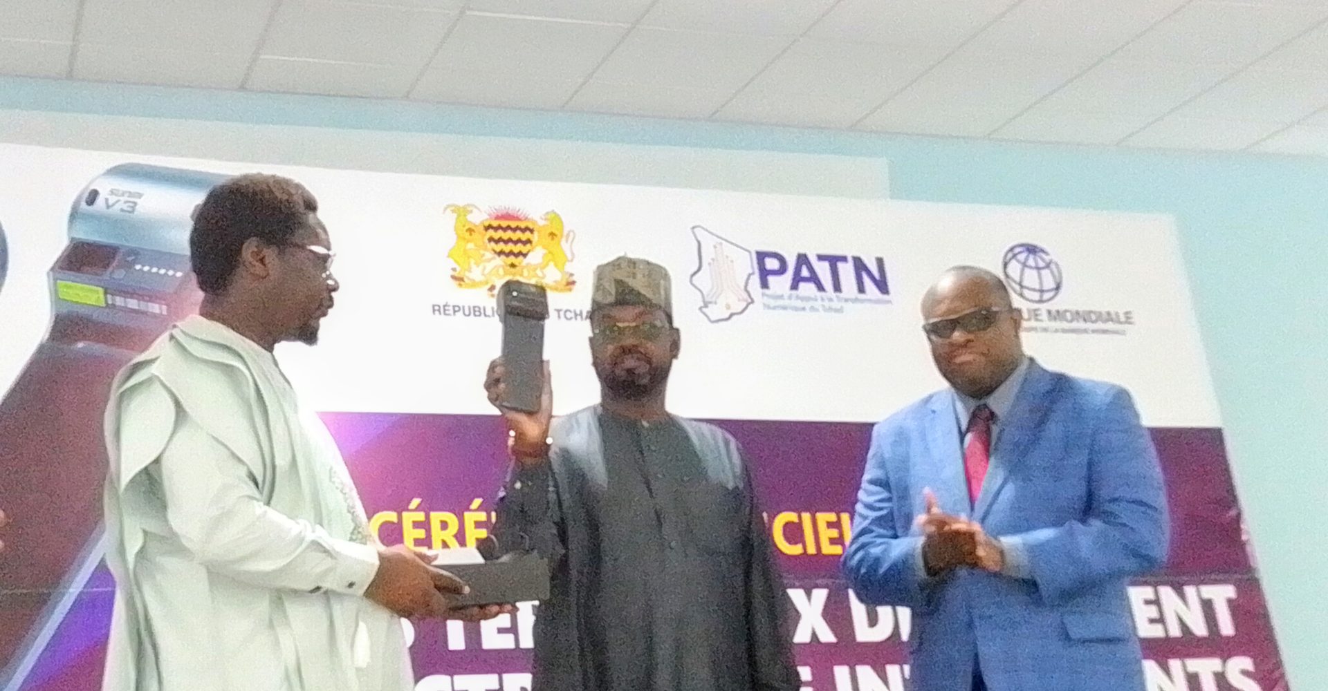 Tchad : 3 000 terminaux de paiement électronique remis au ministère des Finances pour moderniser la collecte des recettes publiques 1 Tchad : 3 000 terminaux de paiement électronique remis au ministère des Finances pour moderniser la collecte des recettes publiques 1