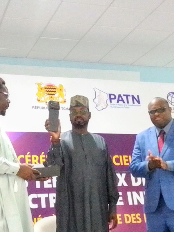 Tchad : 3 000 terminaux de paiement électronique remis au ministère des Finances pour moderniser la collecte des recettes publiques