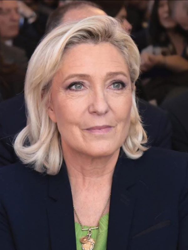 Marine Le Pen condamnée à un an ferme sous bracelet