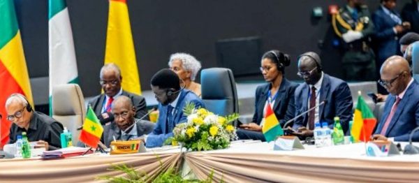 La CEDEAO confirme le lancement de la monnaie unique ECO en 2027